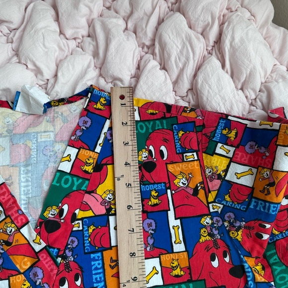Vintage Clifford The Big Red Dog Scrub Top Women’s Small USA Made Cartoon - Picture 6 of 7